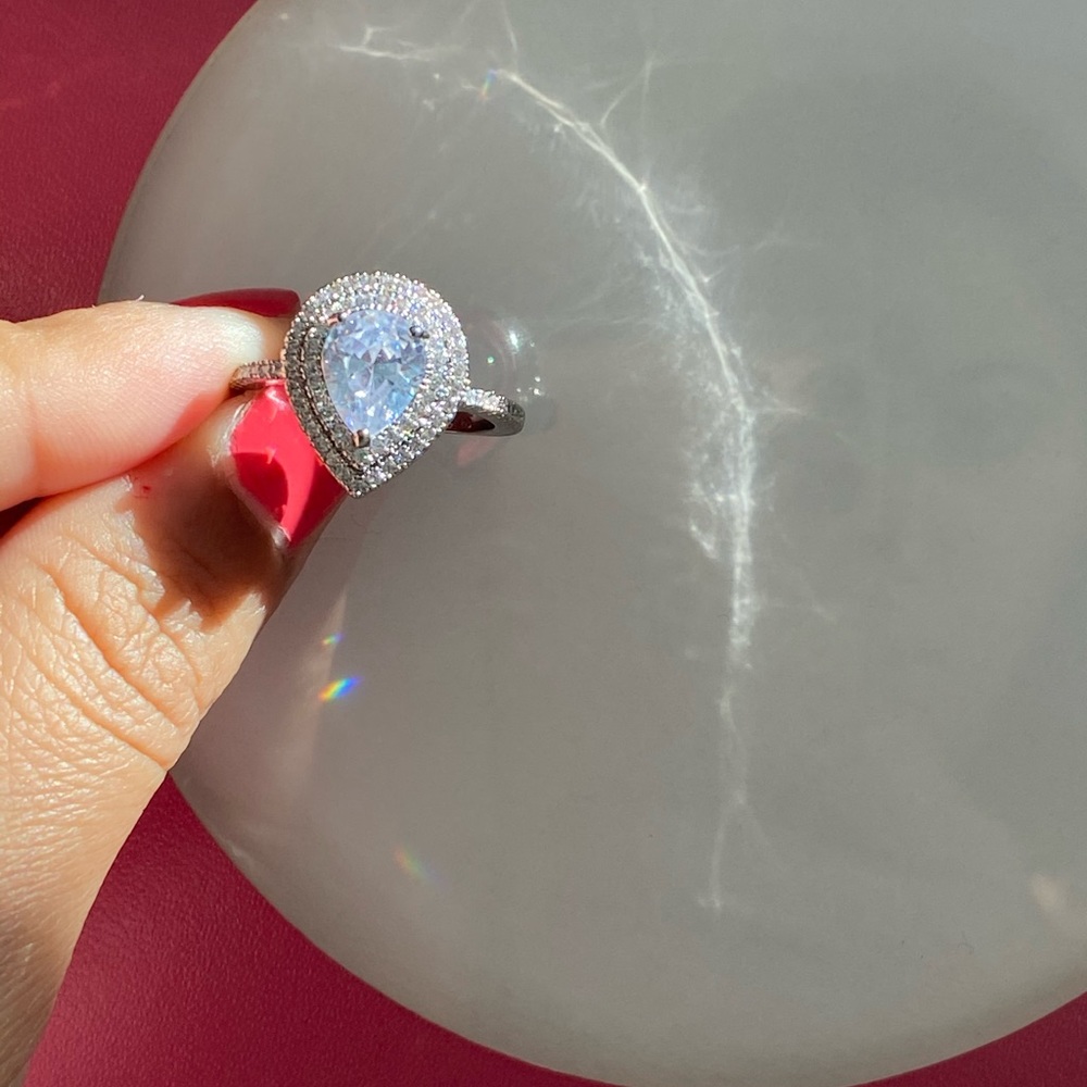 ✨Sparkling Pear Shaped Ring✨ - Picture 6 of 8